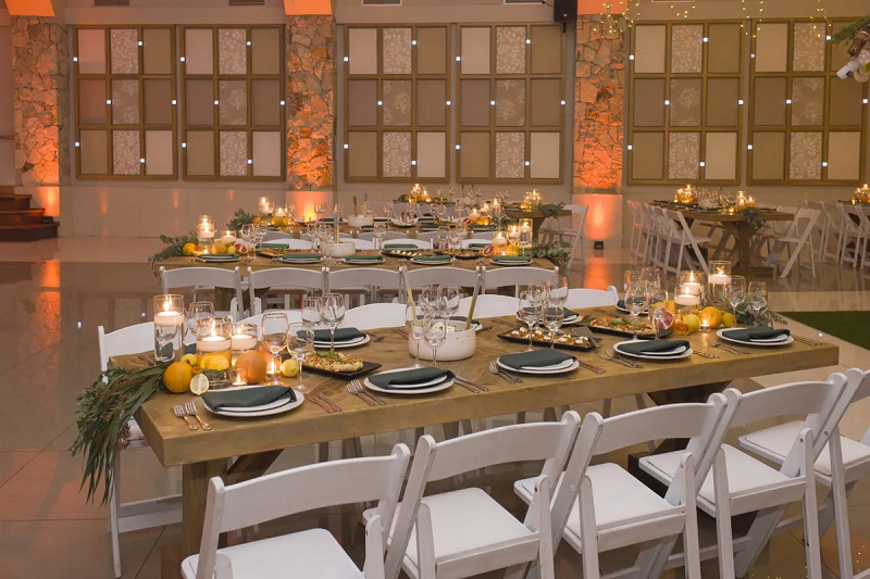 The table decor used natural materials in a simple, fresh and elegant way
